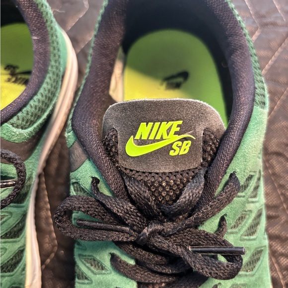 Nike Free SB Men's Green and Black Sneakers - Picture 6 of 9